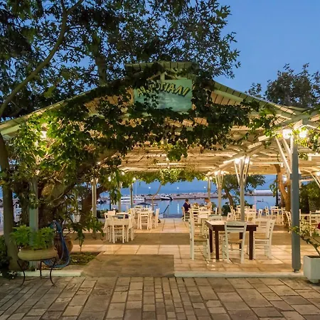 Kro Akroyali Seafront Retreat - Charming