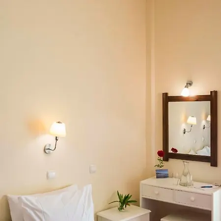 بيت ريفي Akroyali Seafront Retreat - Charming