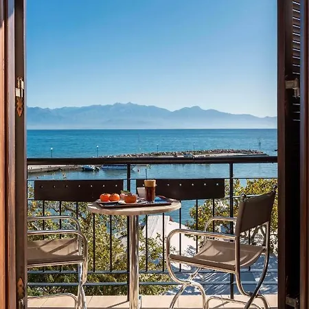 Akroyali Seafront Retreat - Charming 3*