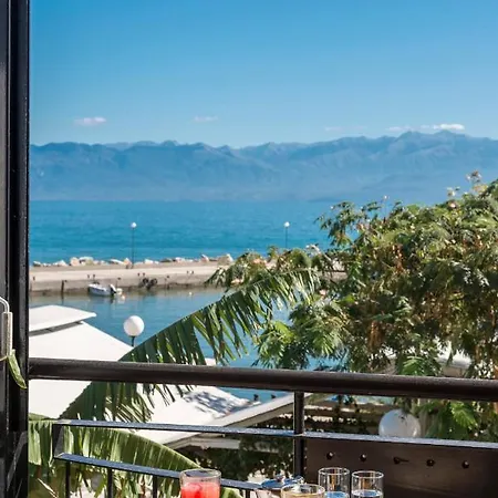 Akroyali Seafront Retreat - Charming