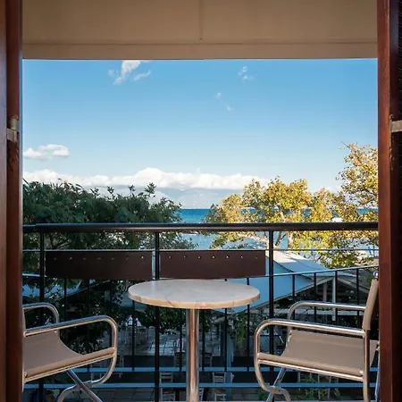 Akroyali Seafront Retreat - Charming Agios Andreas (Messenia)