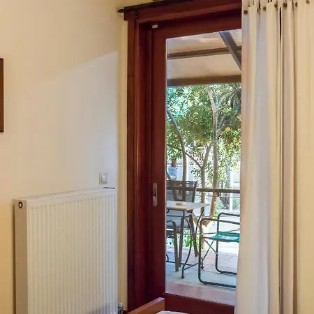 بيت ريفي Akroyali Seafront Retreat - Charming